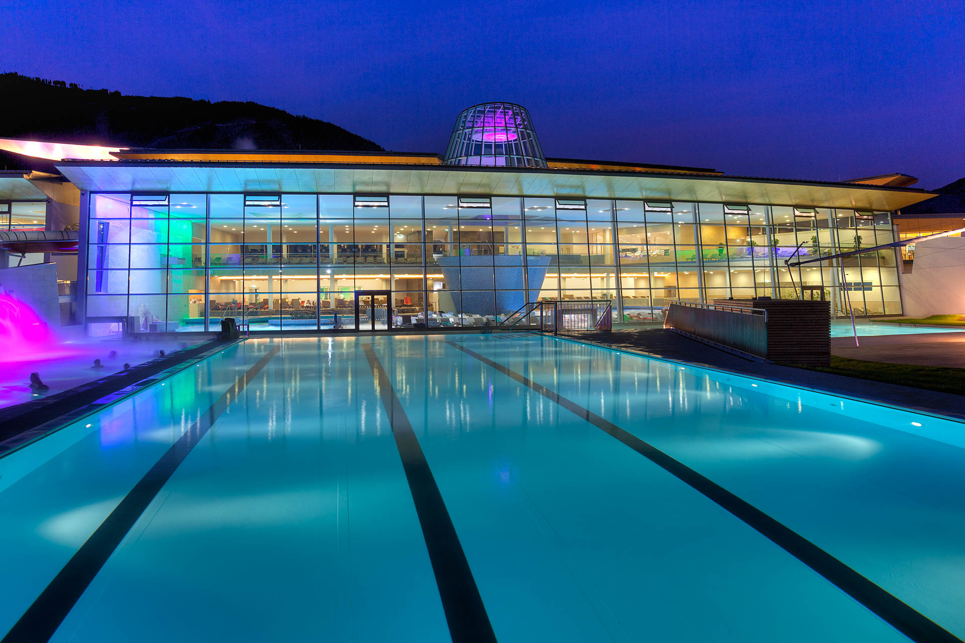tauern-spa-at-night_-c-tauern-spa-zell-am-see-kaprun-reifmuller